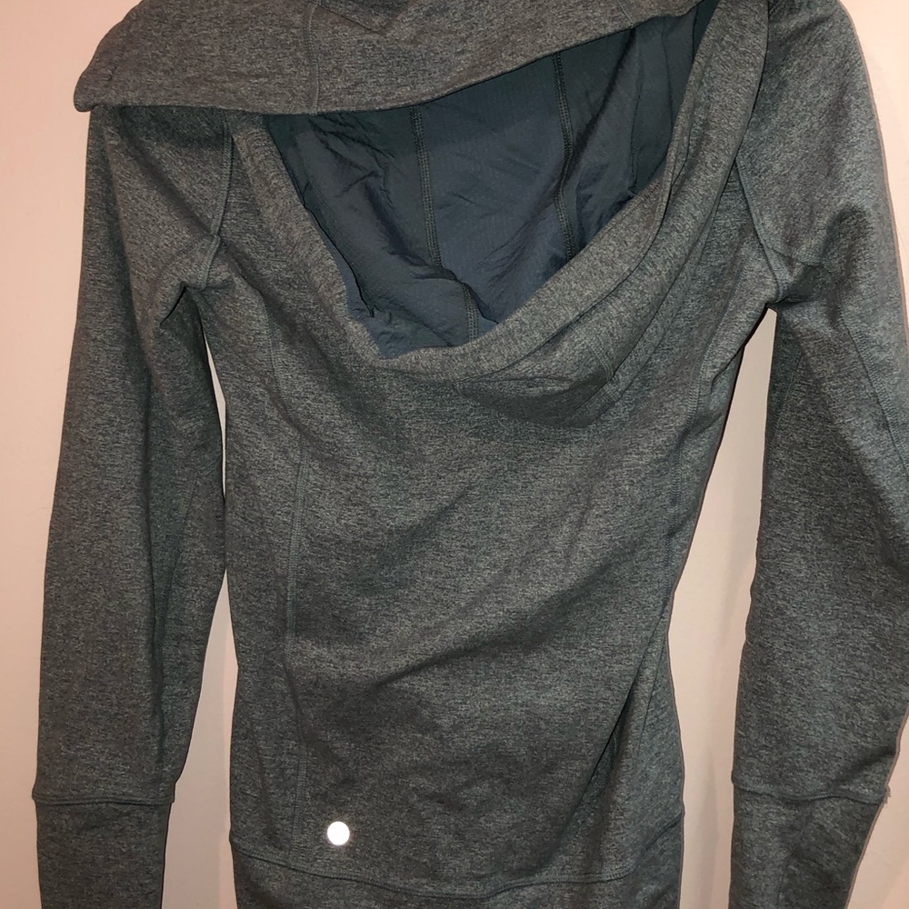 SIZE 4 LULULEMON ZIPUP